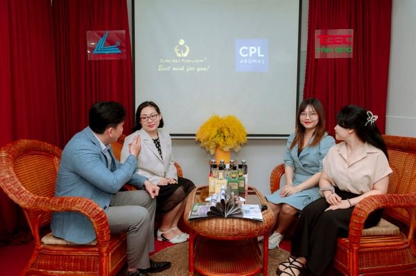 Buổi Họp Giữa Euro Viet và CPL Aromas UK Tại Việt Nam